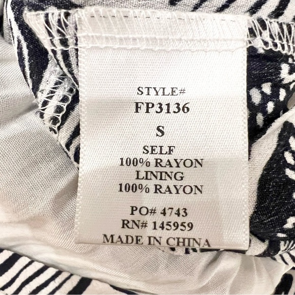 Dress Forum Los Angeles Black and White Floral Tie-Up Split Leg Jumpsuit Size S - Picture 11 of 12